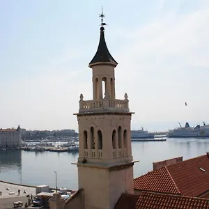 Of The Tops Center Apartment, Sea View In Town Apartment